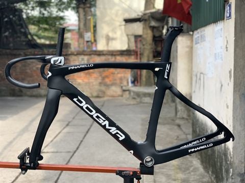 Khung carbon Pinarello F12 1K có ghi đông