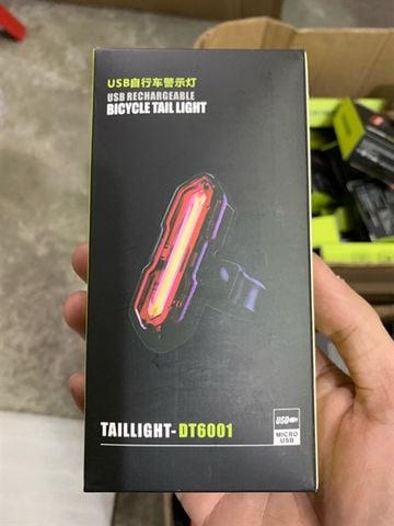 Đèn hậu Taillight BT6001 nháy 2 màu hộp xanh lá