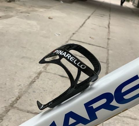 Giá kẹp bình nước Pinarelo F8 carbon loại mới