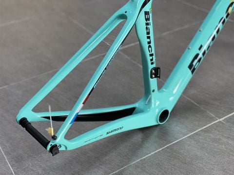 Khung carbon Bianchi Oltre XR4 BB ép đầu bằng 46/24mm