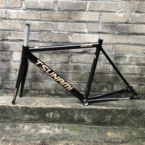 Khung Fixed Gear Tsunami SNM100 sơn màu đen bóng chữ vàng đồng