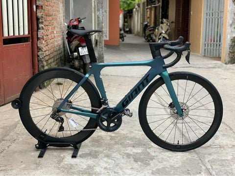 Xe đạp thể thao tay cong Giant propel ADV Pro