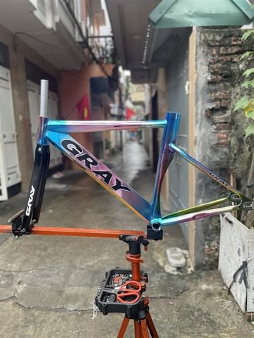 Khung Fixed Gear Gray F15 Càng Carbon( Kèm chén cổ + cọc yên + khóa cọc yên)