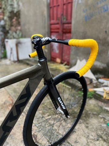 Xe Fixed Gear Gray F15 tay cong hub novatec