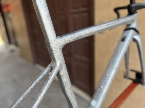 Khung carbon Colnago V3R phanh 2 ốc vân đá