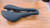 Yên Raceworks Có rãnh giữa kiểu Bontrager có đèn