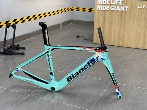 Khung carbon Bianchi Oltre XR4 BB ép đầu bằng 46/24mm