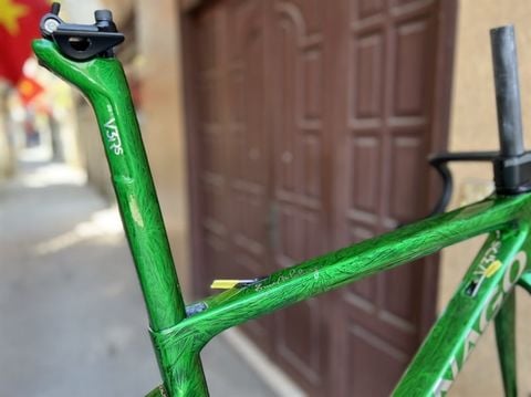 Khung carbon Colnago V3R phanh 2 ốc vân đá