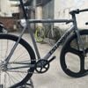 Xe đạp Fixed Gear Tsunami SNM 100 màu Ghi xám vành trước 3 đao