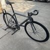 Xe đạp Fixed Gear Tsunami SNM100 màu Ghi Xám lắp tay phanh phụ