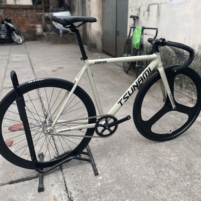 Xe đạp Fixed Gear Tsunami SNM 100 màu Ghi Sáng vành 3 đao trước Hanoibike shop