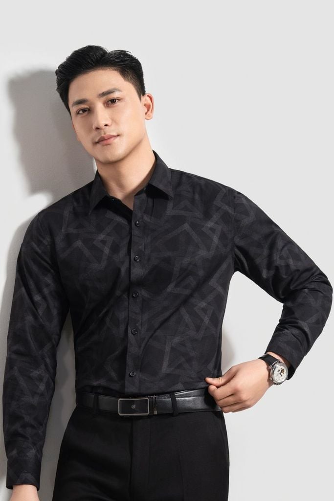  Áo Sơ Mi Đen Dài Tay Từ Sợi Tre Chống Tia UV 7SMDH318DEN 