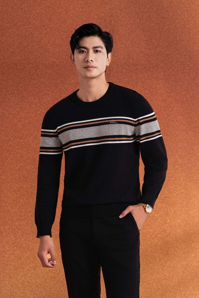  Áo Len Đen Cổ Tròn Hoạ Tiết Sọc Ngang  8ALRT004DEN 