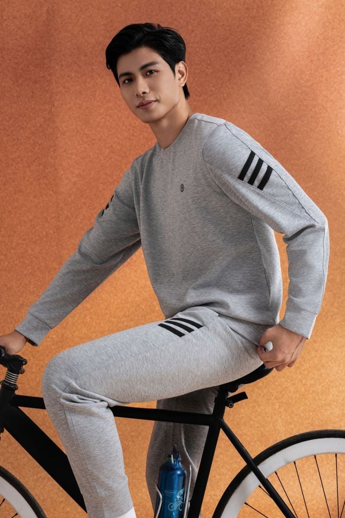  Bộ Nỉ Thể Thao Ghi Sáng Cổ Tròn Thiết Kế Basic Co Giãn Tốt 8ANOT006GHS + 8QNIT006GHS 