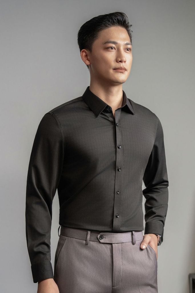  Áo Sơ Mi Đen Dài Tay Từ Sợi Sồi Thấm Hút Mồ Hôi Tốt 7SMDC306DEN 