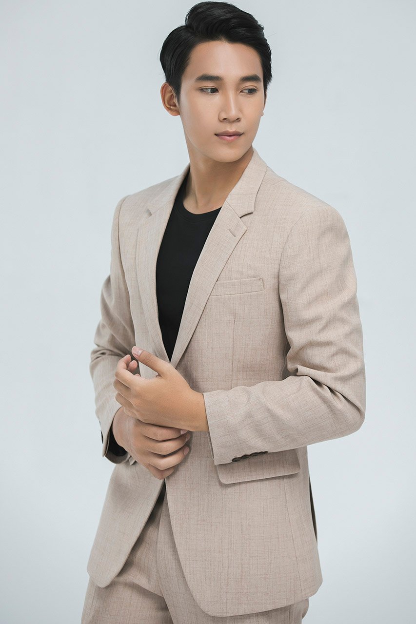 Blazer nam thiết kế 2 nút, có túi nắp