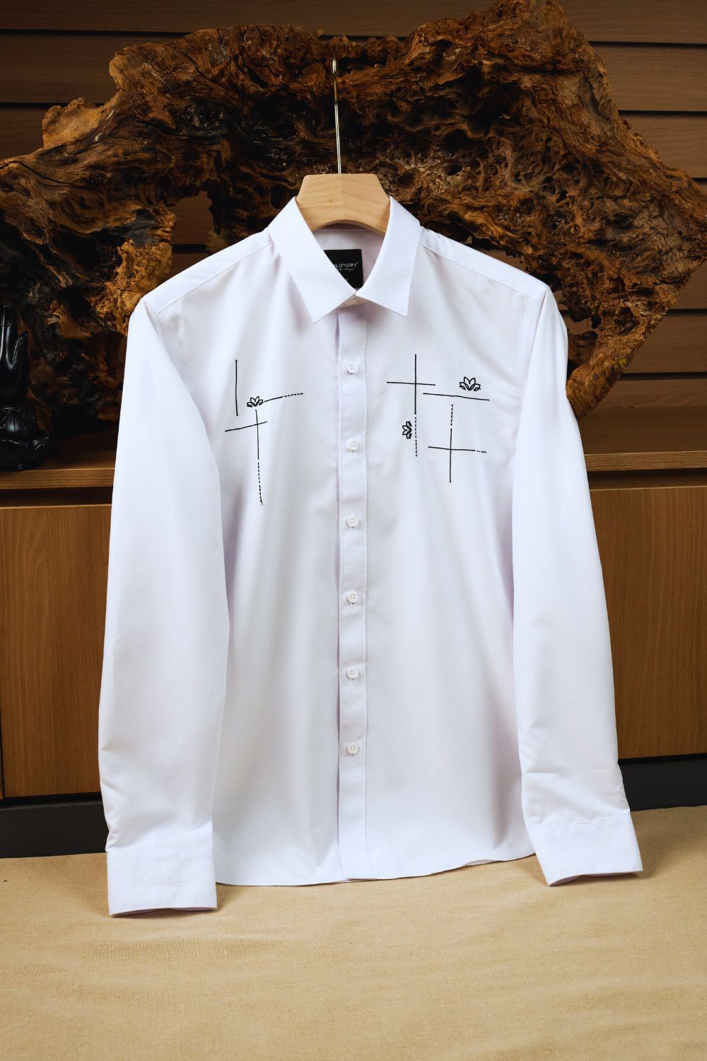  [SALE ĐỒNG GIÁ 199K] Áo Sơ Mi Dài Tay Hoạ Tiết Thêu Hoa Sen Trước Ngực  Kháng Khuẩn, Giữ Phom Tốt 8SMDT650BAW 