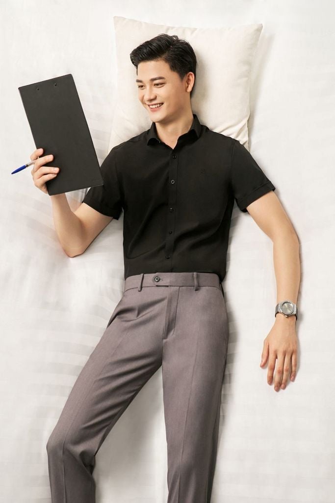  Áo Sơ Mi Đen Ngắn Tay Chống Bám Bẩn 4SMCB004DEN 