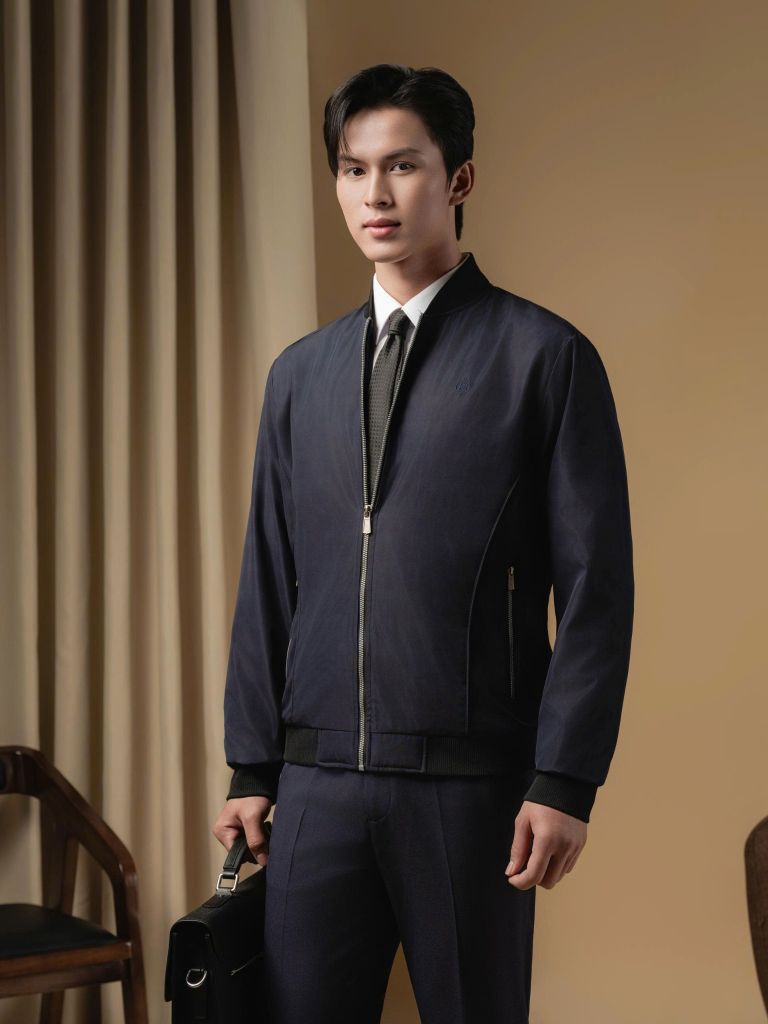  Áo Khoác Gió Tím Than Sáng Thiết Kế 2 Lớp Kháng Nước Tốt 8AG2H031TTS 