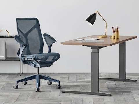 Ghế Công Thái Học Ergonomic Herman Miller Cosm 2 Leaf Arms