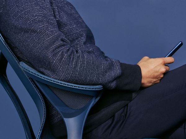 Ghế Công Thái Học Ergonomic Herman Miller Cosm 2 Leaf Arms