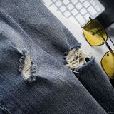  Quần jean RAFOZ xanh đậm rách - 044 