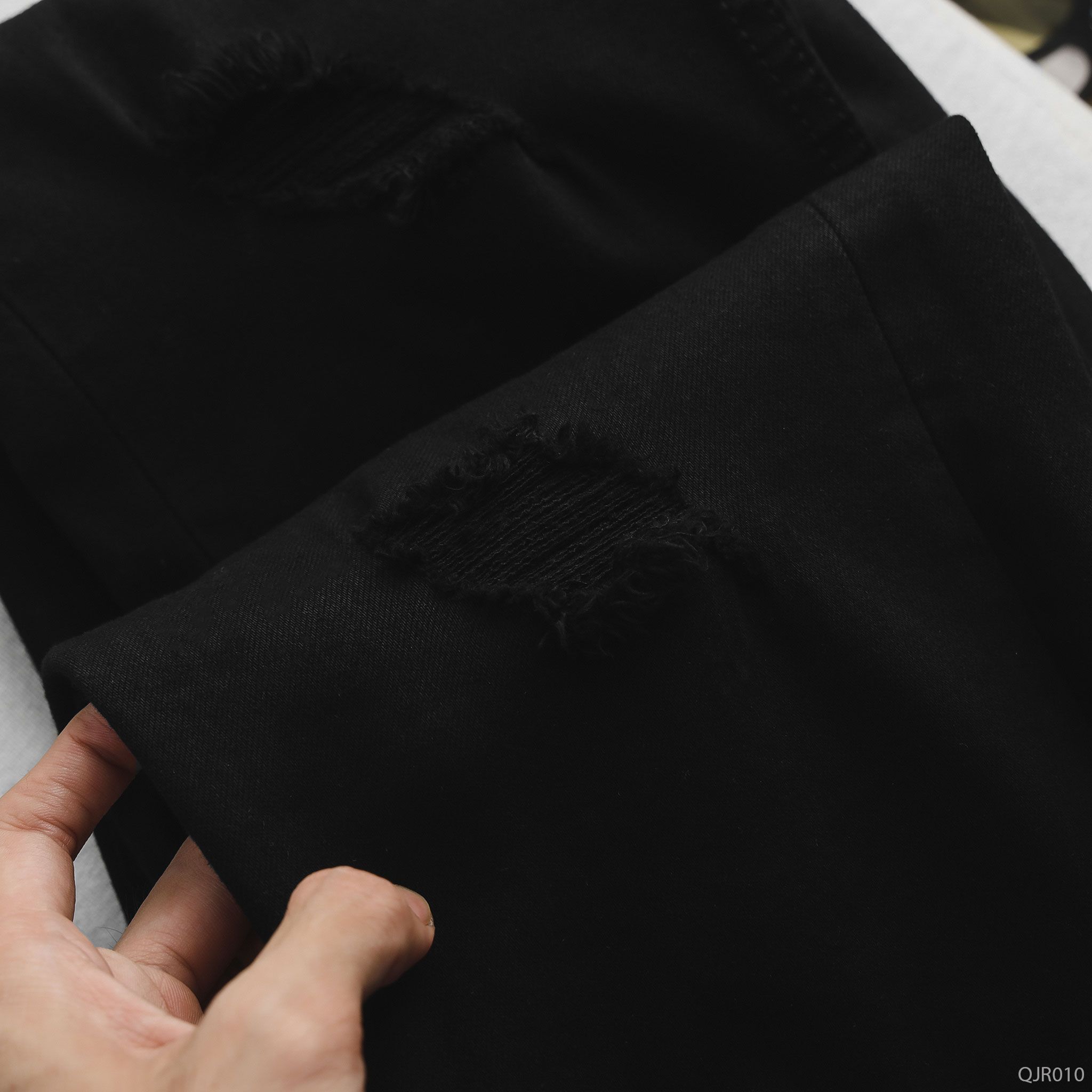  Quần jean RAFOZ đen rách gối - 010 