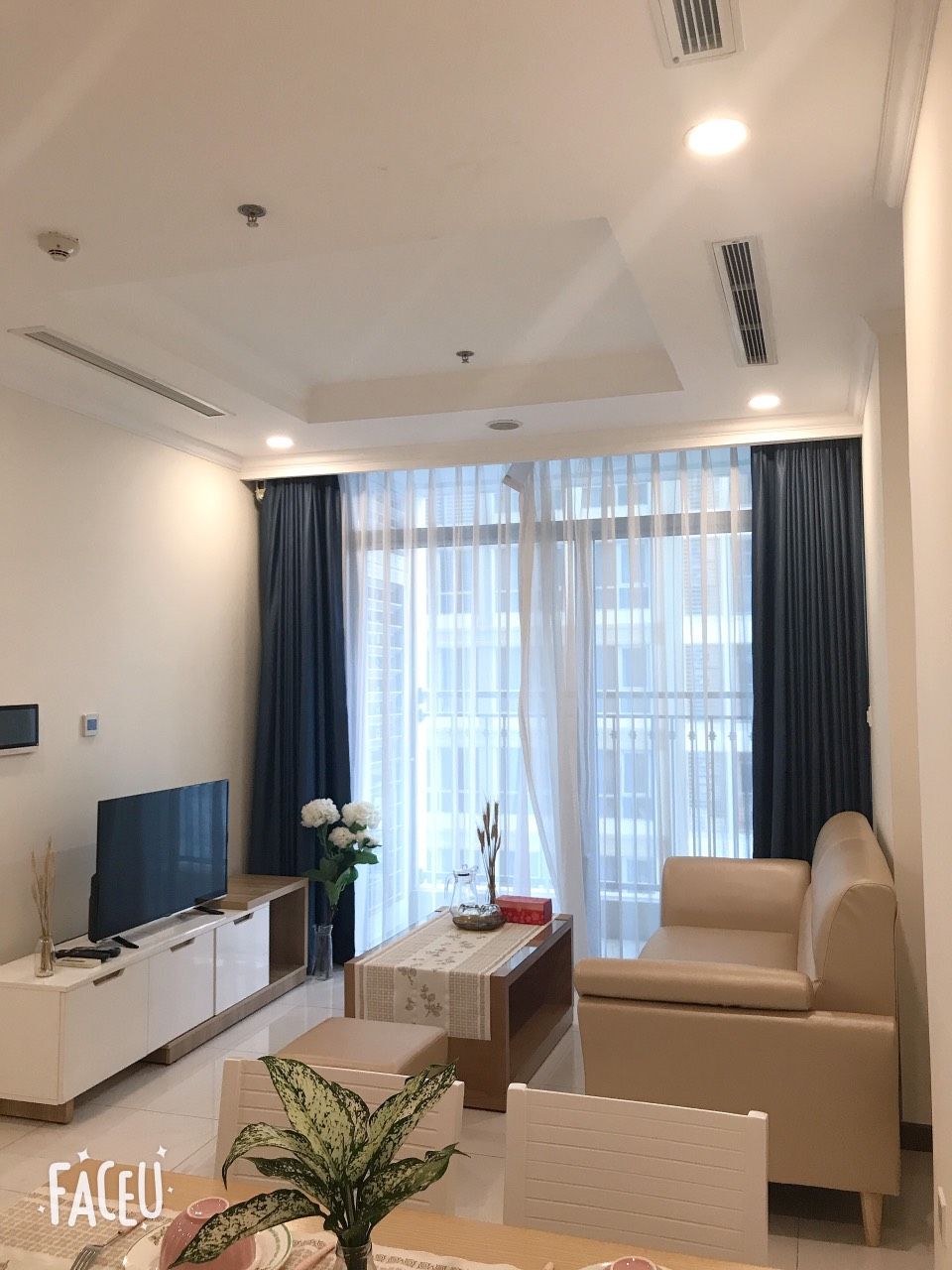  CĂN HỘ 2 PHÒNG NGỦ VINHOMES CENTRAL PARK NỘI THẤT TỐI GIẢN 