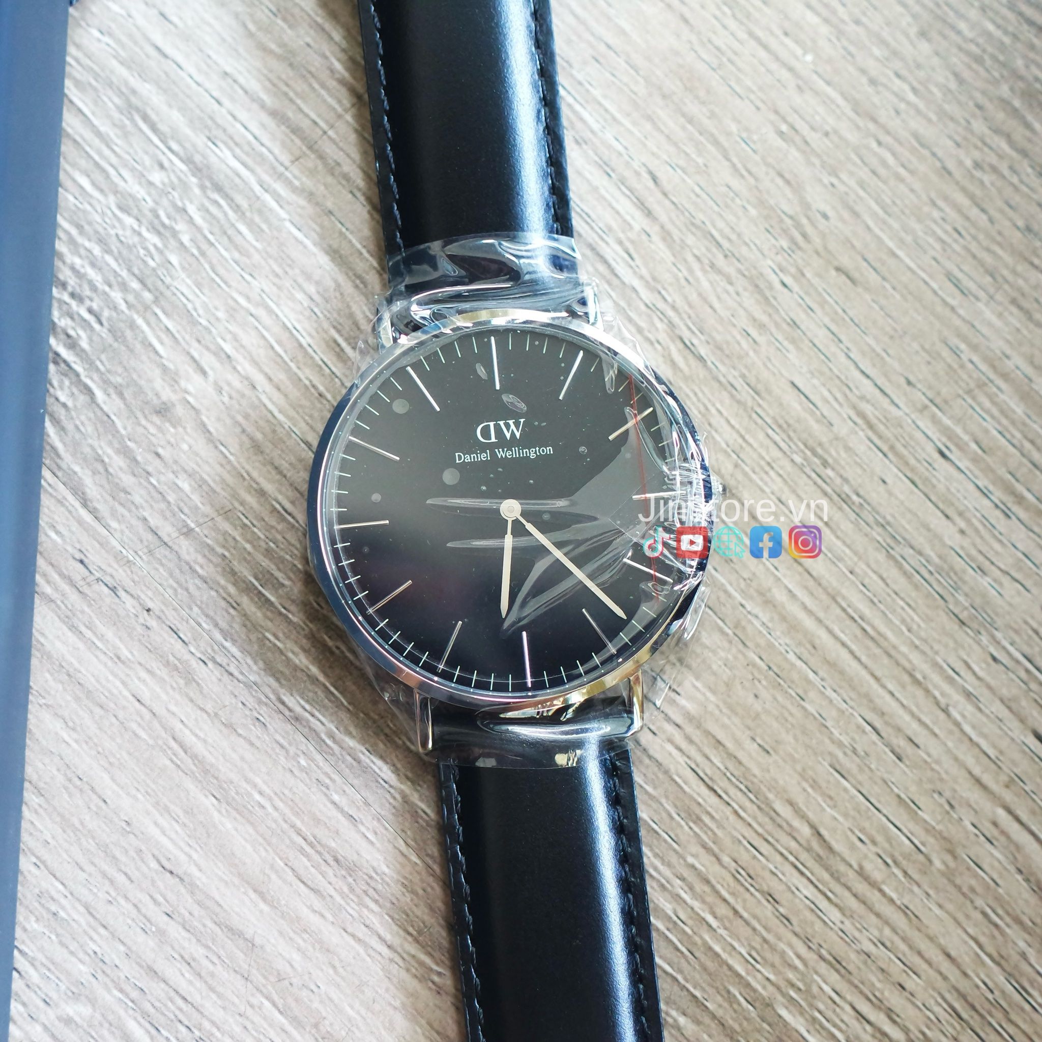 Classic Sheffield 40 (Black) - Silver - DW00100133 – Jinstore