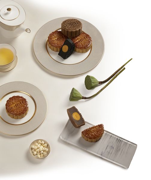 Nguyệt Cát Deluxe Box - Hilton