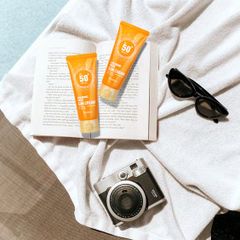 Kem chống nắng Dưỡng ẩm cho Da mềm mượt Deoproce Hyaluronic Fresh Sun Cream SPF50+ PA++++ 60g