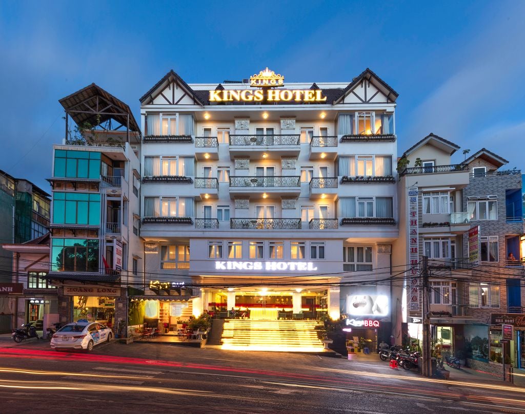 [KING HOTEL 02 ĐÊM ] 4 Sao &  Tham Quan Phim Trường 725 Xương Rồng