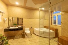 [KING HOTEL 02 ĐÊM ] 4 Sao &  Tham Quan Phim Trường 725 Xương Rồng