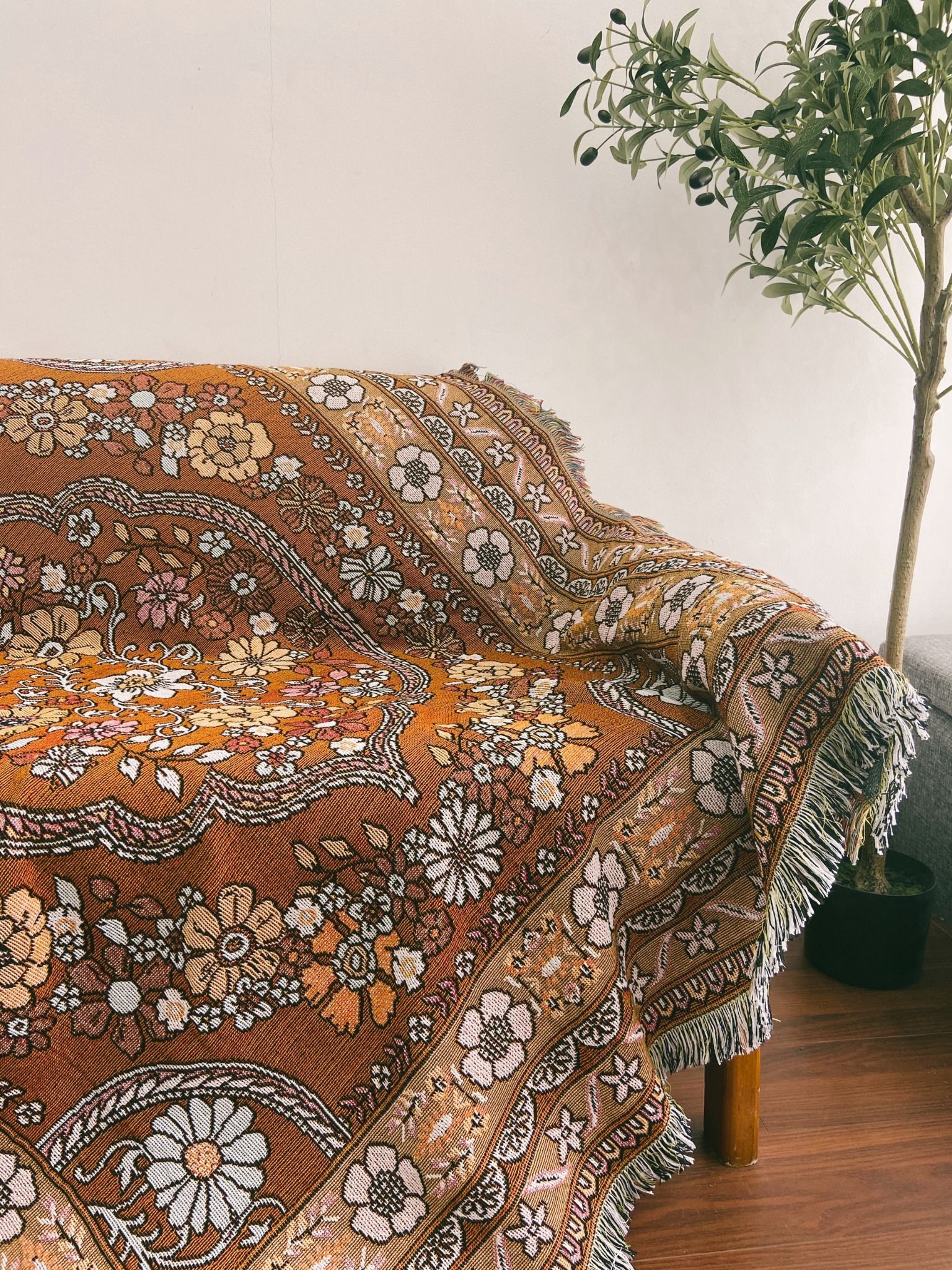  Thảm dệt len họa tiết hoa màu nâu - Thảm Vintage. 
