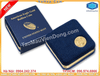 hộp đựng huy chương bằng vải nhung.