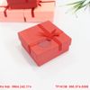 Hộp quà mùng 8/3 rẻ đẹp có sẵn