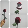 Bông hoa hồng đựng nhẫn đẹp, có sẵn tại Hà Nội