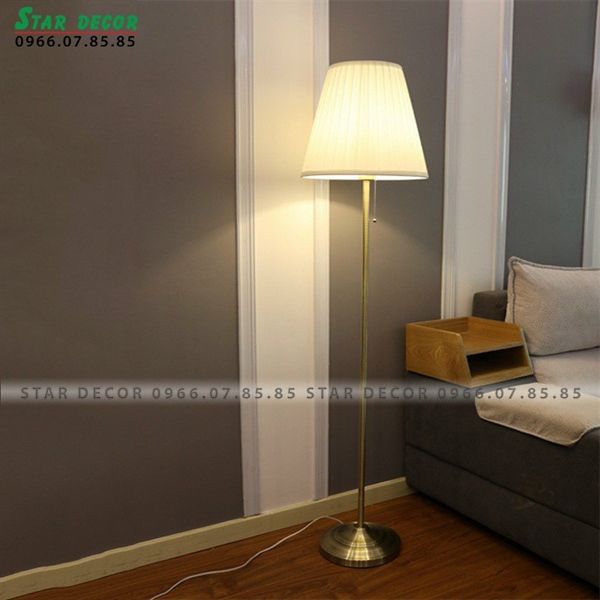 Đèn sàn hiện đại thân màu vàng chao trắng 028, chao phi 29cm, thân 114cm+ Chao 26cm VLDSHD-014