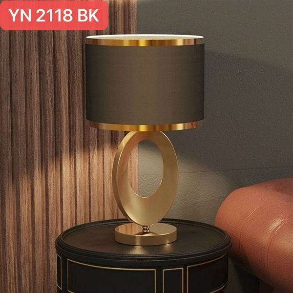 Đèn bàn thân hợp kim chao vải đen 2118 VLDBHK-052