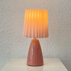 Đèn bàn thân gốm sứ màu hồng chao xếp ly KT H32*13 E27 DBG004 VLDBGM-040