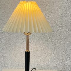 Đèn bàn thân hợp kim chao vải phong cách vintage DBK001 KT H40*24 E27 VLDBHK-047