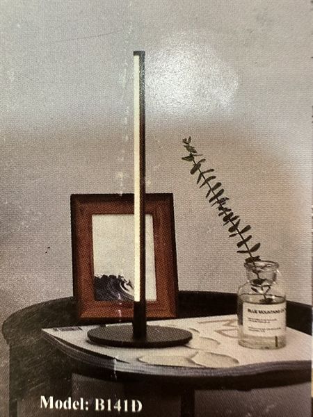 HT Đèn bàn hợp kim thân đen B141D HTDBHK-013-AA