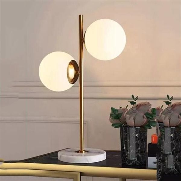 HT Đèn bàn trang trí thân vàng, 2 bóng chao thủy tinh trắng đục B126 HTDBTR-034