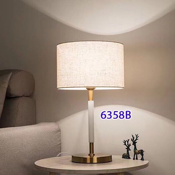 Đèn bàn thân hợp kim thân màu vàng trắng 6358B VLDBHK-035B