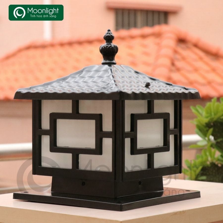 Đèn trụ cổng hàng rào vuông đồng sơn đen VLNTTC-029