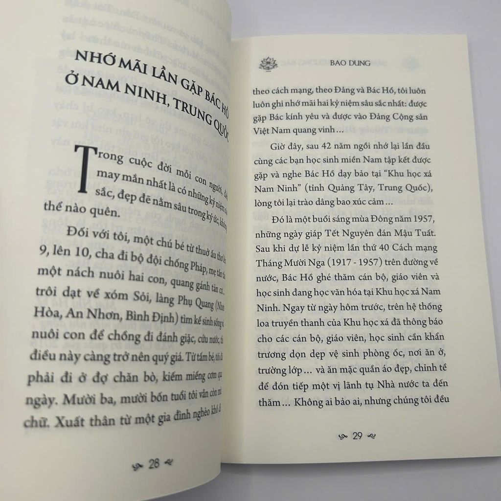 Sách Văn Học - Tấm Gương Sáng Mãi Bác Hồ – Bao Dung