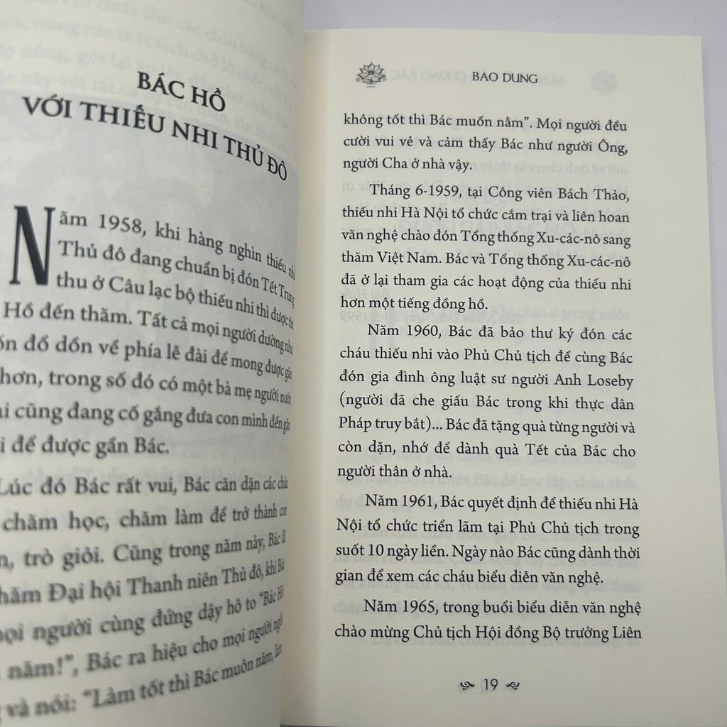 Sách Văn Học - Tấm Gương Sáng Mãi Bác Hồ – Bao Dung