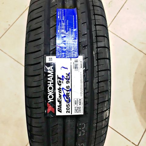 Lốp Yokohama BluEarth AE51