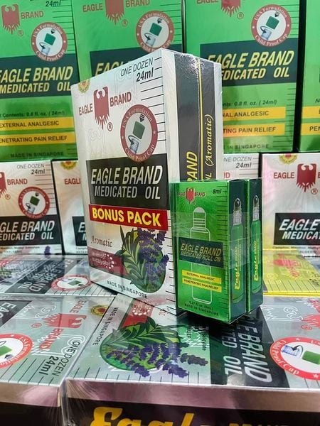  Dầu Gió Trắng Con Ó của Mỹ Eagle Brand Medicated Oil One Dozen (Lốc 24ml x12 chai Bonus 2 chai Dầu Xanh Lăn) 