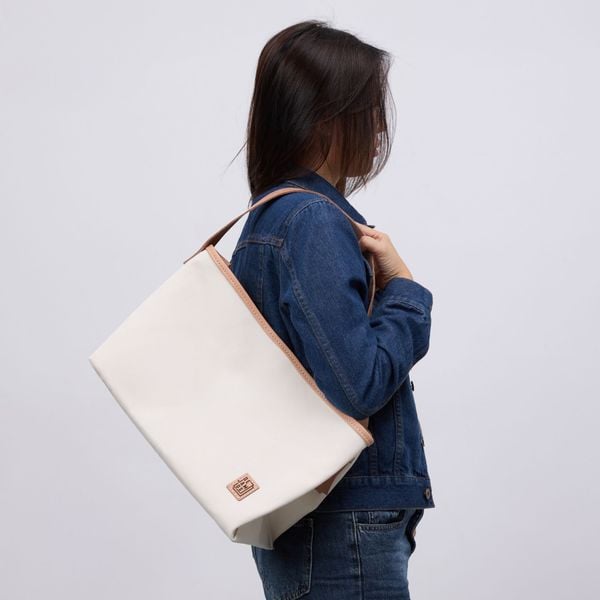 POETRY SHOULDER BAG 2024